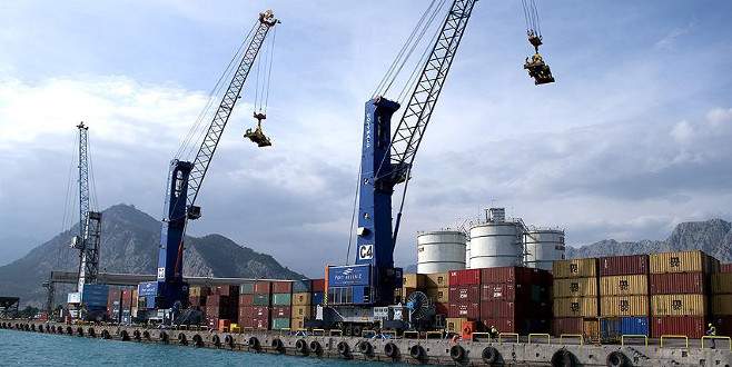 Dış ticarette açık büyüyor