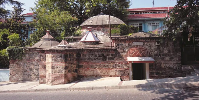 ‘Bir atlarsın çekirge iki atlarsın çekirge’ dedi ve padişahın baş müneccimi oldu