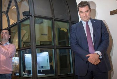 Resmi binalara haç zorunluluğu