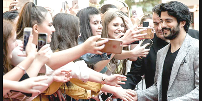 Slovenya’da Burak Özçivit izdihamı