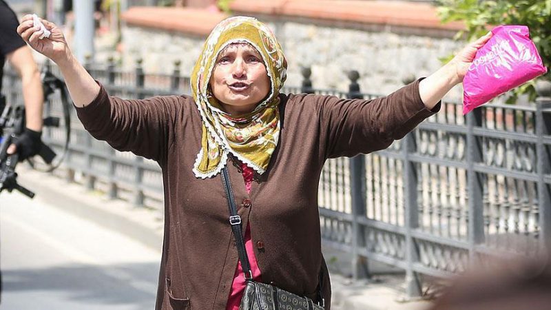 Kısıklı'daki konutundan çıktığı sırada Cumhurbaşkanı Recep Tayyip Erdoğan'ın konvoyunun önünü