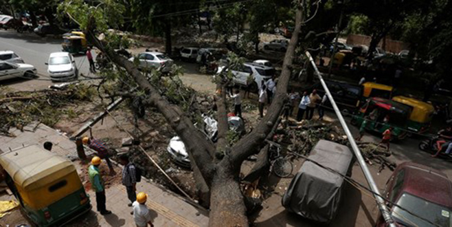 Hindistan’da fırtına: 17 ölü