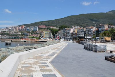 Gemlik’te sahil düzenleme çalışmaları tamamlanıyor