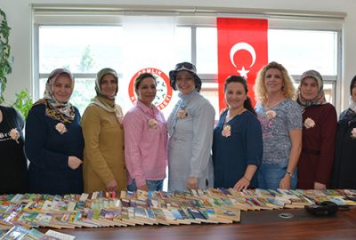 Kadın meclisinden kitap yardımı