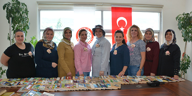 Kadın meclisinden kitap yardımı