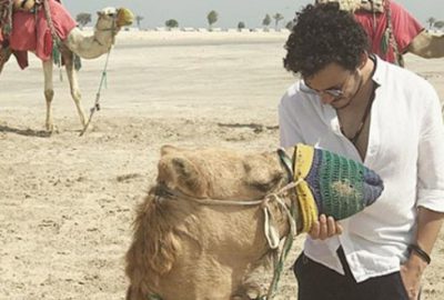 Ünlü şarkıcı telefonu atıp çöle gitti!