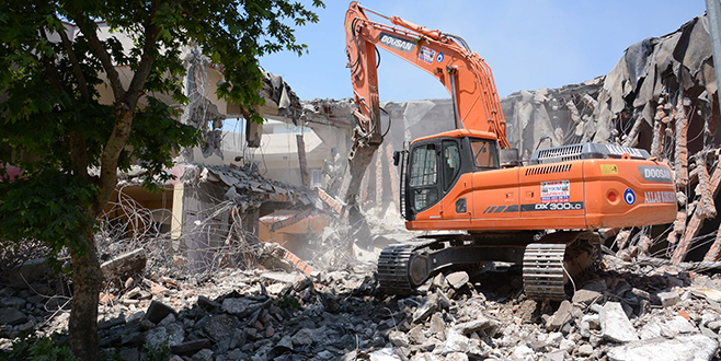 Karacabey’e modern otopark için ilk kazma vuruldu