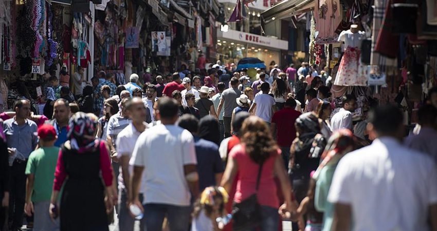 Ramazan Bayramı öncesi başta gıda, giyim ve turizm olmak üzere