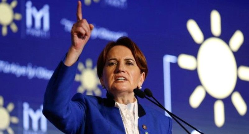 İYİ Parti Genel Başkanı Meral Akşaner, eşi Tuncer Akşener ile