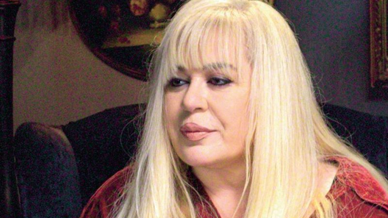 Sanatçı Zerrin Özer hastaneye kaldırıldığını sosyal medya hesabından bir paylaşım