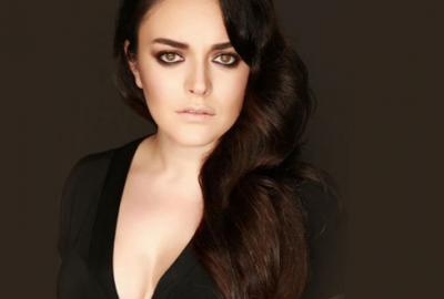 Ünlü oyuncu çıldırdı: Ezilerek sürünerek öl!