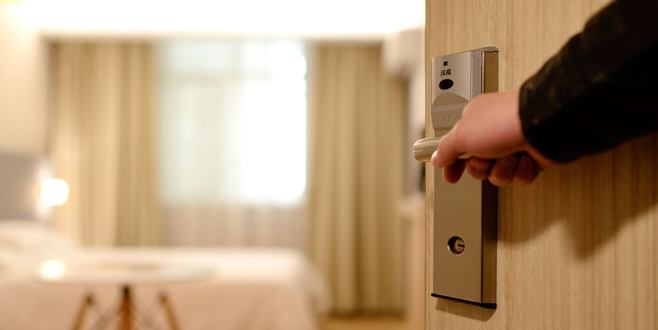 Bu otelde kalana 3 bin 500 dolar ödeme yapılacak (15 bin 700 TL) Bu otelde kalana 3 bin 500 dolar ödeme yapılacak (15 bin 700 TL)