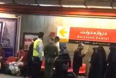 İranlı kadından ahlak polisine tekme