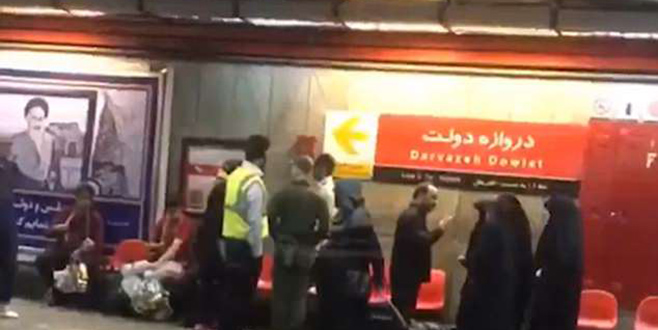 İranlı kadından ahlak polisine tekme İranlı kadından ahlak polisine tekme