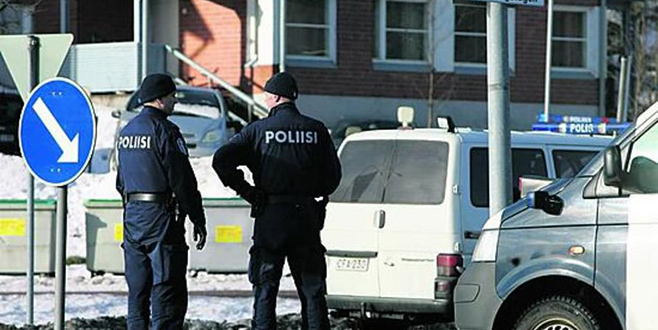 Polis silahlı adamı vurdu