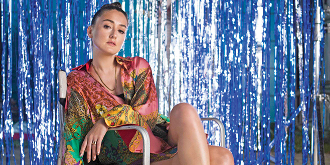 Damla oyuna davet ediyor