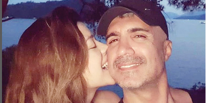 Aşkından ısırdı!