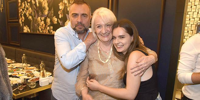 ‘Eşkiya Dünyaya Hükümdar Olmaz’ ekibinin veda buluşması