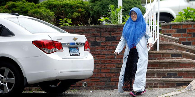 FETÖ’cü Adil Öksüz’ün eşi ABD’de görüntülendi