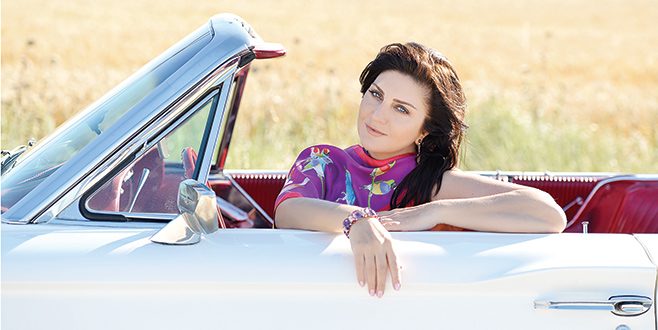 Sibel’den bayramlık klip