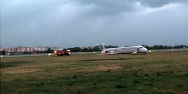 Antalya uçağı pistten çıktı!