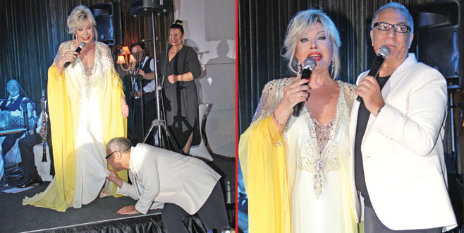 Mehmet Ali Erbil, Emel Sayın’ı öpücüklere boğdu