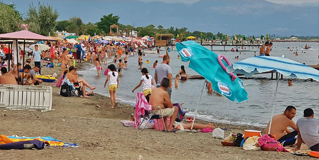 Binlerce kişi akın etti! Çifte bayram yaptılar