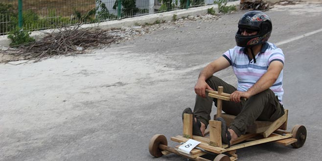 Tahta yarış arabalarıyla ralli heyecanı