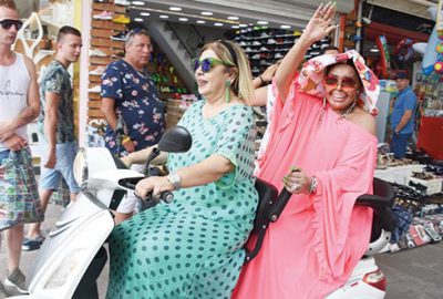 Bodrum sokaklarını turladı