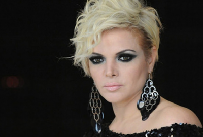 Cinsel içerikli yorum yapan hayranını affetmedi!