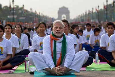 Başbakan 50 bin kişi ile yoga yaptı