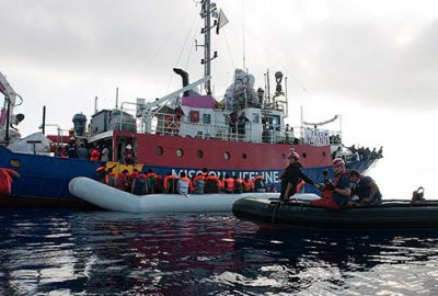 Kurtarılan göçmenleri taşıyan gemi personeline tutuklama tehdidi
