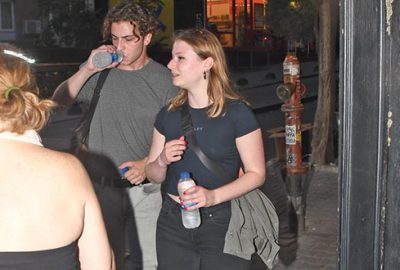 Sevgilisiyle yakalandı