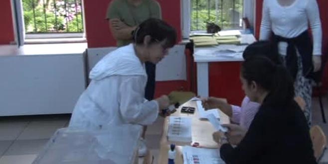 Ünlü sanatçının oy kullandığı sandıkta gergin anlar!