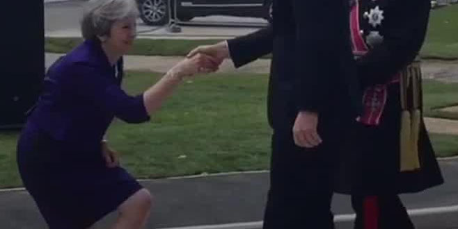 Başbakan May alay konusu oldu