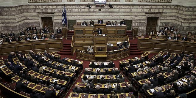 Yunanistan hükümetinde ‘Makedonya’ istifası