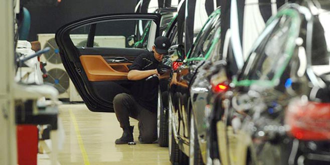 Ticaret savaşı arabaya sıçradı Ticaret savaşı arabaya sıçradı