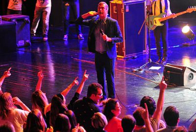 Electro Deluxe, Bursalı dinleyicilerini coşturdu