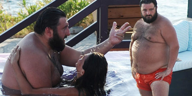 Sevgilisiyle havuz fotoğrafları olay olmuştu! Yanıt gecikmedi