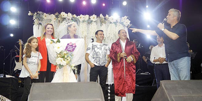 20 bin şahitle nikah tazeledi