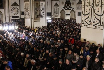 Ramazanın son cumasında Ulu Cami doldu taştı