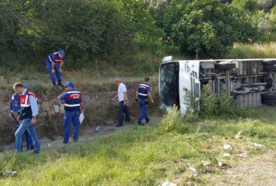 İşçi servisi şarampole yuvarlandı