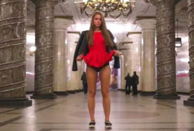 Metro sapıklarını böyle protesto etti!