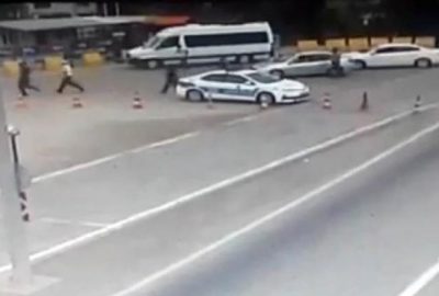 Cezaya sinirlendi, aracını polisin üzerine sürdü