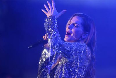 Bursalılar dünyaca ünlü şarkıcıyı ağlattı