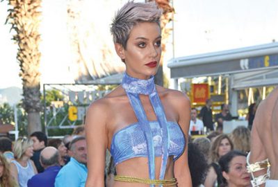 Marina’da sıcak defile