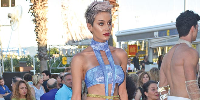 Marina’da sıcak defile