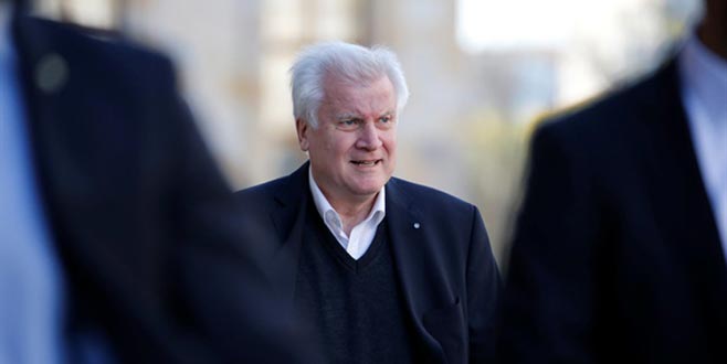 Almanya İçişleri Bakanı Horst Seehofer istifa etti Almanya İçişleri Bakanı Horst Seehofer istifa etti