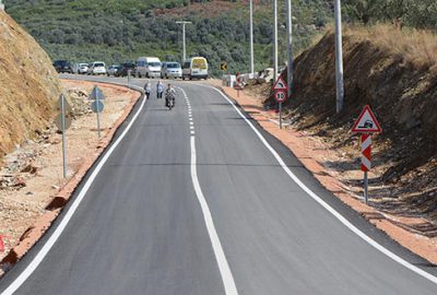 Hastane yollarında sıcak asfalt çalışması