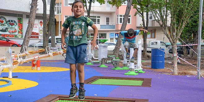 Karacabey’deki parklarda yenileme çalışmaları